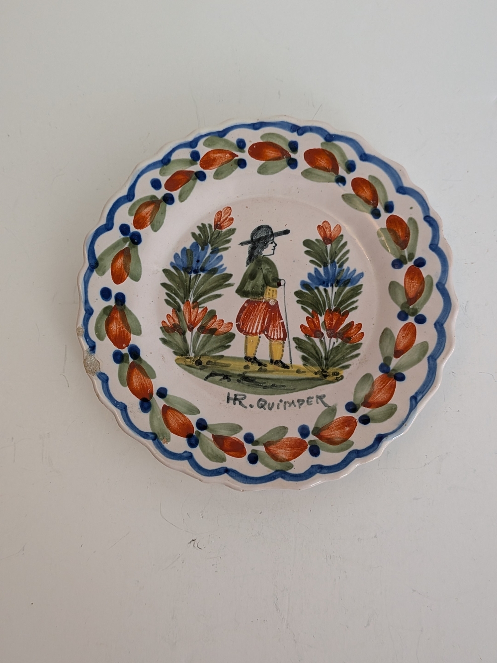 Vtg HB HENRIOT Quimper France plate Scalloped Edge French Faience Country READ